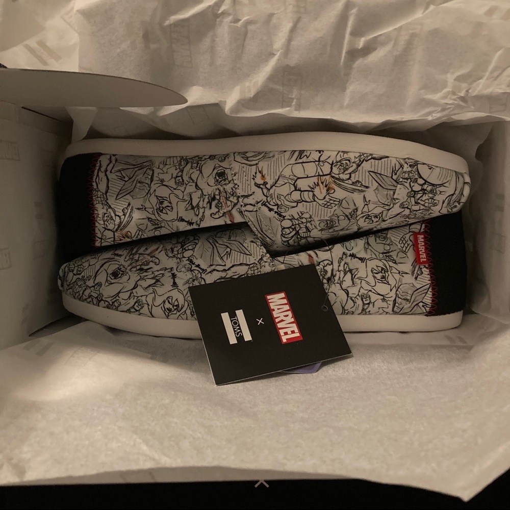 NWT Women’s Toms - Marvel Concept Art